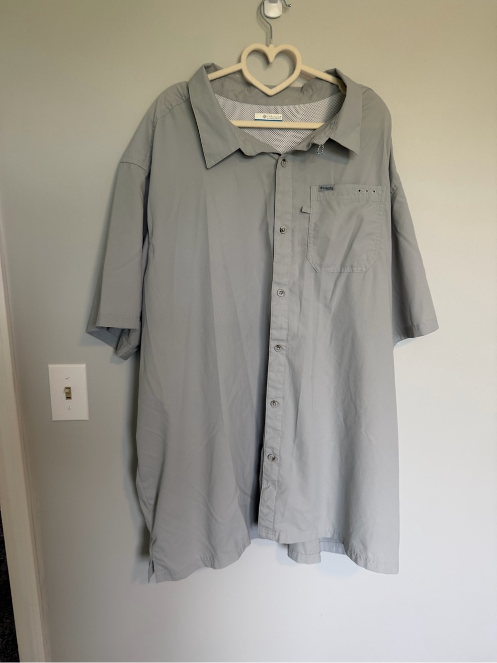 Columbia PFG Short Sleeve Button-Up Shirt in Light Gray
